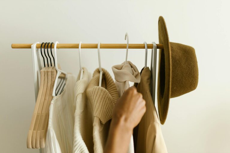 How to Build a Basic Capsule Wardrobe: A Simple Guide
